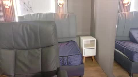 Snapshot of angeles_azul chatting on 12.16.25 angel online show from 12.16.25