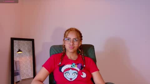 Snapshot of angeles_azul chatting on 12.19.25 angel online show from 12.19.25