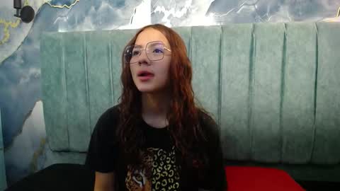 Snapshot of angeles_azul chatting on 02.04.26 angel online show from 02.04.26