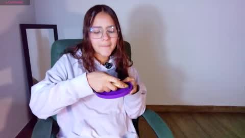 Snapshot of angeles_azul chatting on 02.10.26 angel online show from 02.10.26