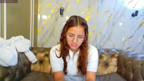 Snapshot of angeles_azul chatting on 02.21.26 angel online show from 02.21.26