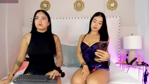 Snapshot of angeles_de_charly chatting on 11.28.25 angeles_de_charly online show from 11.28.25