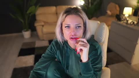 Snapshot of angeleyesblue25 chatting on 02.11.26 annita online show from 02.11.26