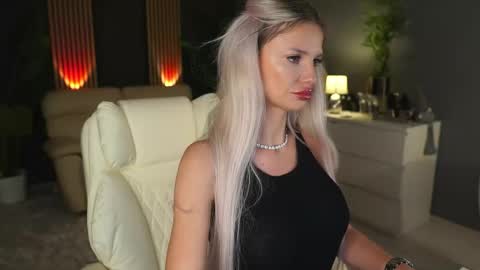 Snapshot of angeleyesblue25 chatting on 02.13.26 annita online show from 02.13.26