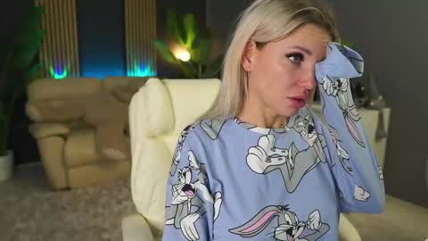 Snapshot of angeleyesblue25 chatting on 02.17.26 annita online show from 02.17.26