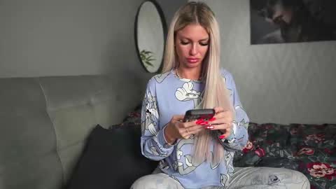 Snapshot of angeleyesblue25 chatting on 02.26.26 annita online show from 02.26.26