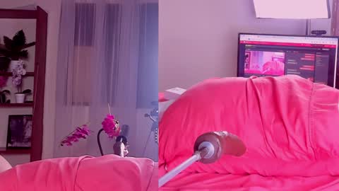 Snapshot of angeli__wu chatting on 01.25.25 Angeli online show from 01.25.25