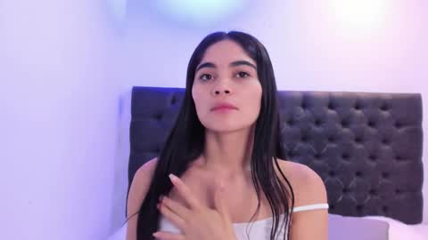 Snapshot of angeli_rivera chatting on 10.23.25 Angeli online show from 10.23.25