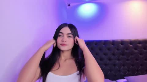 Snapshot of angeli_rivera chatting on 11.04.25 Angeli online show from 11.04.25