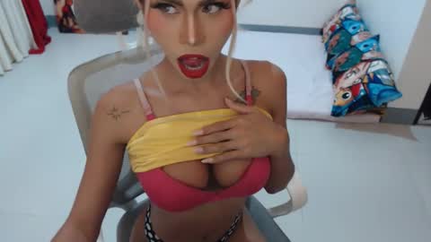 DIVINE ANGEL online show from 01.15.26