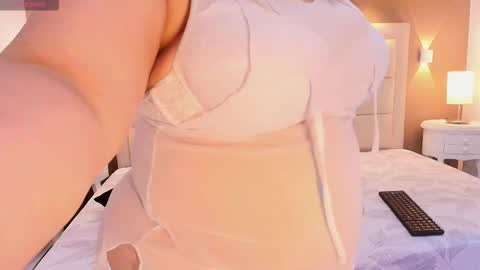 Snapshot of angelicamason chatting on 10.25.25 Angelica online show from 10.25.25