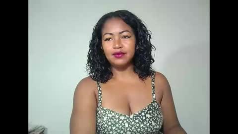 Snapshot of angelice33 chatting on 12.21.25 angelice33 online show from 12.21.25