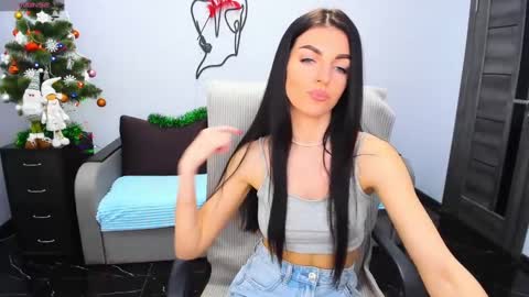 Snapshot of angelina_clark chatting on 12.26.24 Angelina online show from 12.26.24