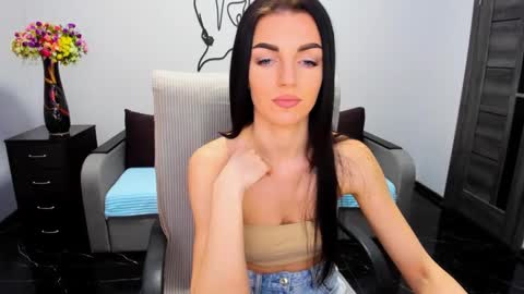 Snapshot of angelina_clark chatting on 01.16.25 Angelina online show from 01.16.25