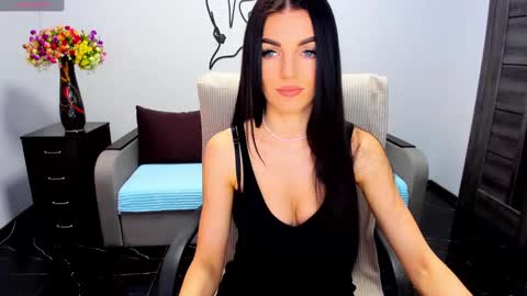 Snapshot of angelina_clark chatting on 01.20.25 Angelina online show from 01.20.25