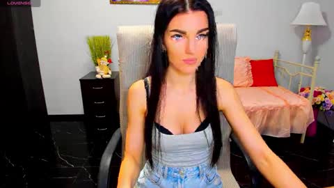 Snapshot of angelina_clark chatting on 01.21.25 Angelina online show from 01.21.25