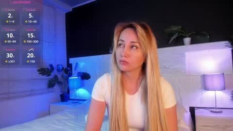 Snapshot of angelina_hilton chatting on 06.08.26 angelina_hilton online show from 06.08.26