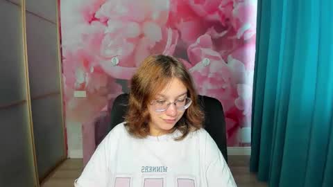 AngelinaLow online show from 10.20.25