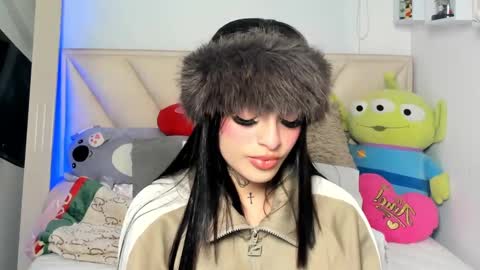 Angeline Smith  online show from 03.06.25