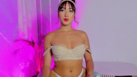 Angelique Murphy online show from 11.04.25