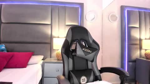 Snapshot of angeliquemuller chatting on 11.23.25 Angelique Muller online show from 11.23.25