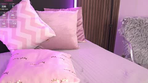 Snapshot of angells_smith chatting on 02.08.25 online show from 02.08.25