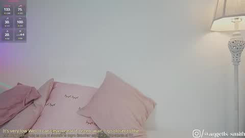 Snapshot of angells_smith chatting on 11.25.25 online show from 11.25.25