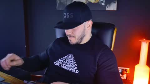 Snapshot of angeloeric chatting on 01.08.25 BlackWolf online show from 01.08.25