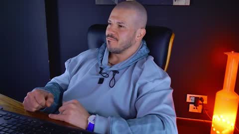 Snapshot of angeloeric chatting on 02.12.25 BlackWolf online show from 02.12.25