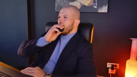 Snapshot of angeloeric chatting on 11.24.25 BlackWolf online show from 11.24.25