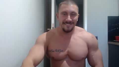 Snapshot of angelofit chatting on 09.28.25 ------- SEX SHOW WITH GUYS AND GIRLS MUSCLE SHOW online show from 09.28.25