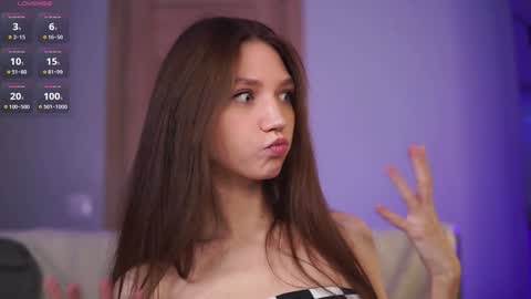 Snapshot of angels_kiss chatting on 10.27.25 Nikki online show from 10.27.25