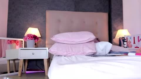 Angela online show from 02.15.25