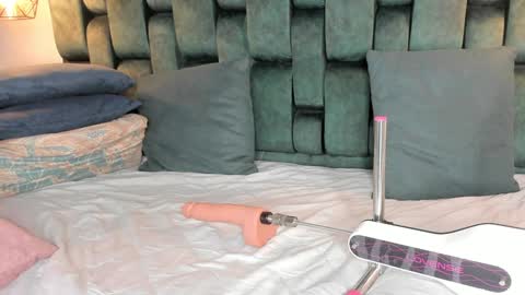 Snapshot of angelswets chatting on 01.22.25 ANGIE online show from 01.22.25