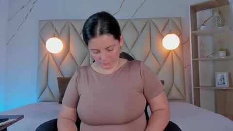 Snapshot of angelswets chatting on 11.23.25 ANGIE online show from 11.23.25