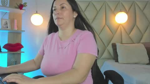 Snapshot of angelswets chatting on 05.04.26 ANGIE online show from 05.04.26