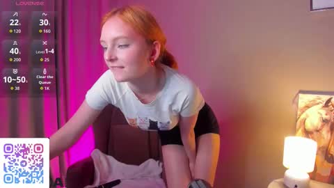 Snapshot of angelwise chatting on 11.05.25 angelwise online show from 11.05.25