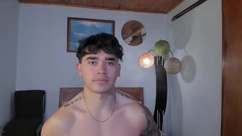 Snapshot of angelx_fox chatting on 01.05.25 Angel Fox online show from 01.05.25