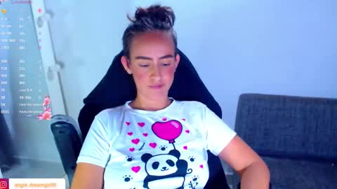 Snapshot of angie_dreamgirl chatting on 02.11.26 IG angie dreamgirl01 online show from 02.11.26