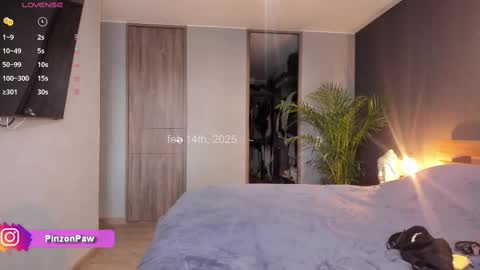 Snapshot of angie_mcqueen chatting on 02.14.25 angie online show from 02.14.25