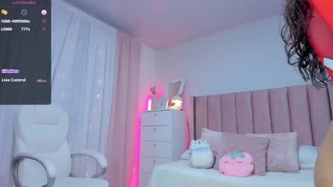 Snapshot of ania_sweet chatting on 02.05.25 Ania online show from 02.05.25