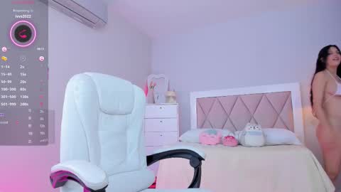 Snapshot of ania_sweet chatting on 09.30.25 Ania online show from 09.30.25