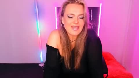 Snapshot of anielafox chatting on 09.14.25 Aniela online show from 09.14.25