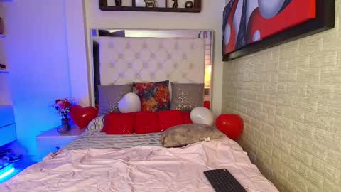 laura  online show from 02.15.25