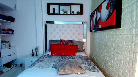 laura  online show from 10.18.25