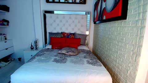 laura  online show from 10.18.25