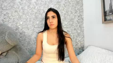 anika_h online show from 04.17.26