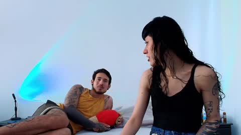 Snapshot of anika_lowen chatting on 01.15.25 Anika And Lowen Your Thumbs Up Are Super Important For Us online show from 01.15.25