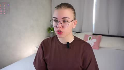 AnishaVivo online show from 04.17.26