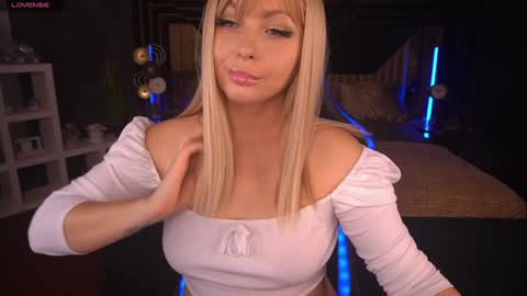 Snapshot of anitalevanta chatting on 02.05.25 Anita online show from 02.05.25